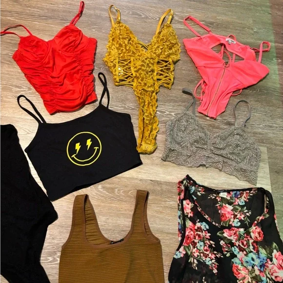 Assorted Women's Tops and Bodysuits - Mixed Colors - Picture 2 of 4